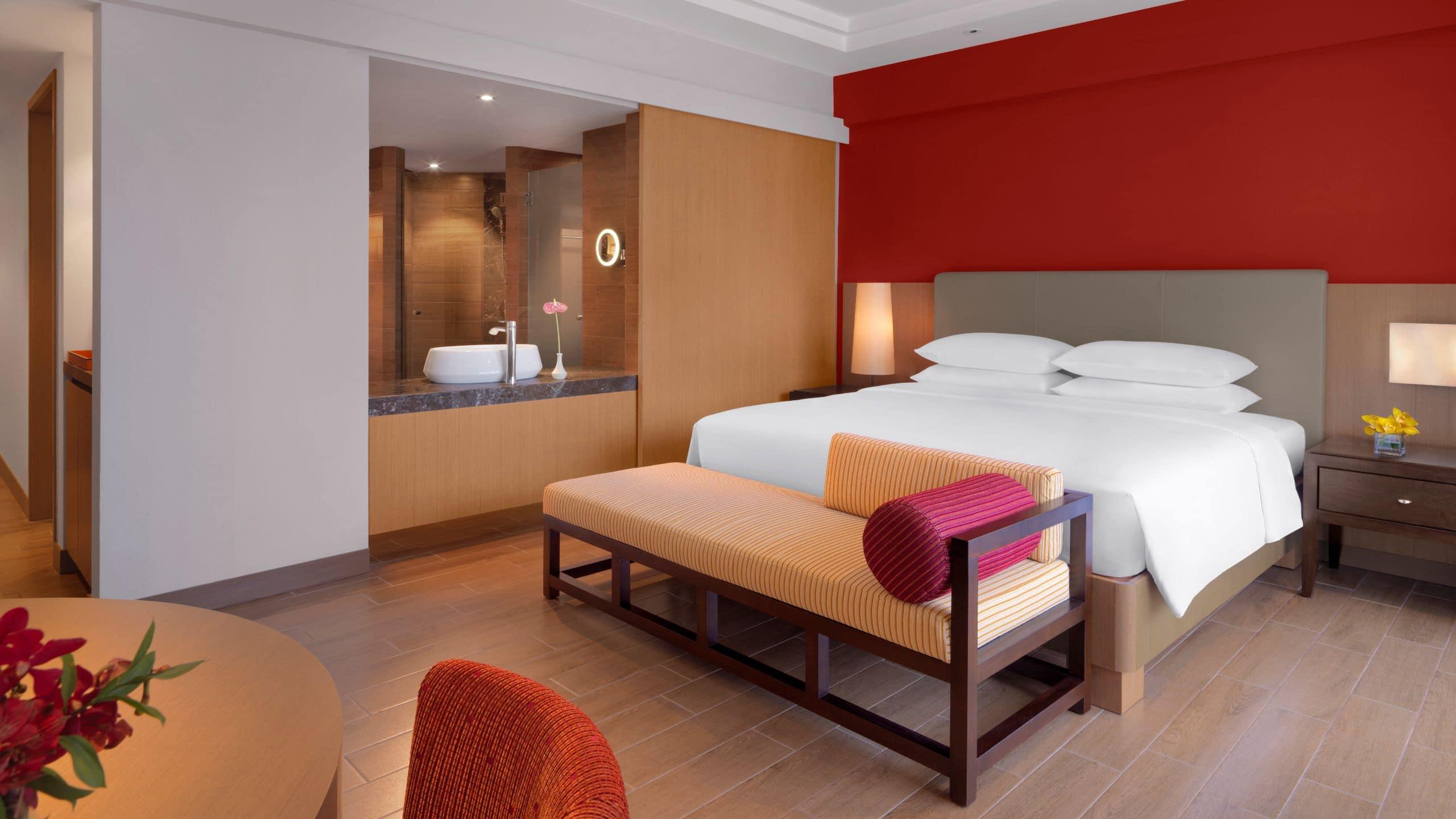 Hyatt Regency Kuantan Resort Exterior foto A bedroom at the hotel