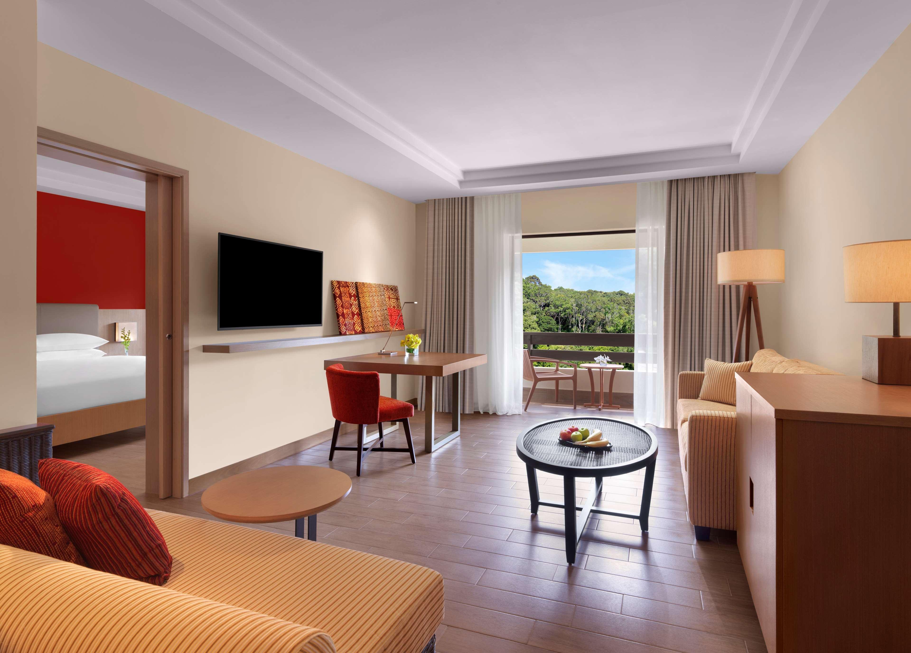 Hyatt Regency Kuantan Resort Exterior foto A suite at the Hilton Athens