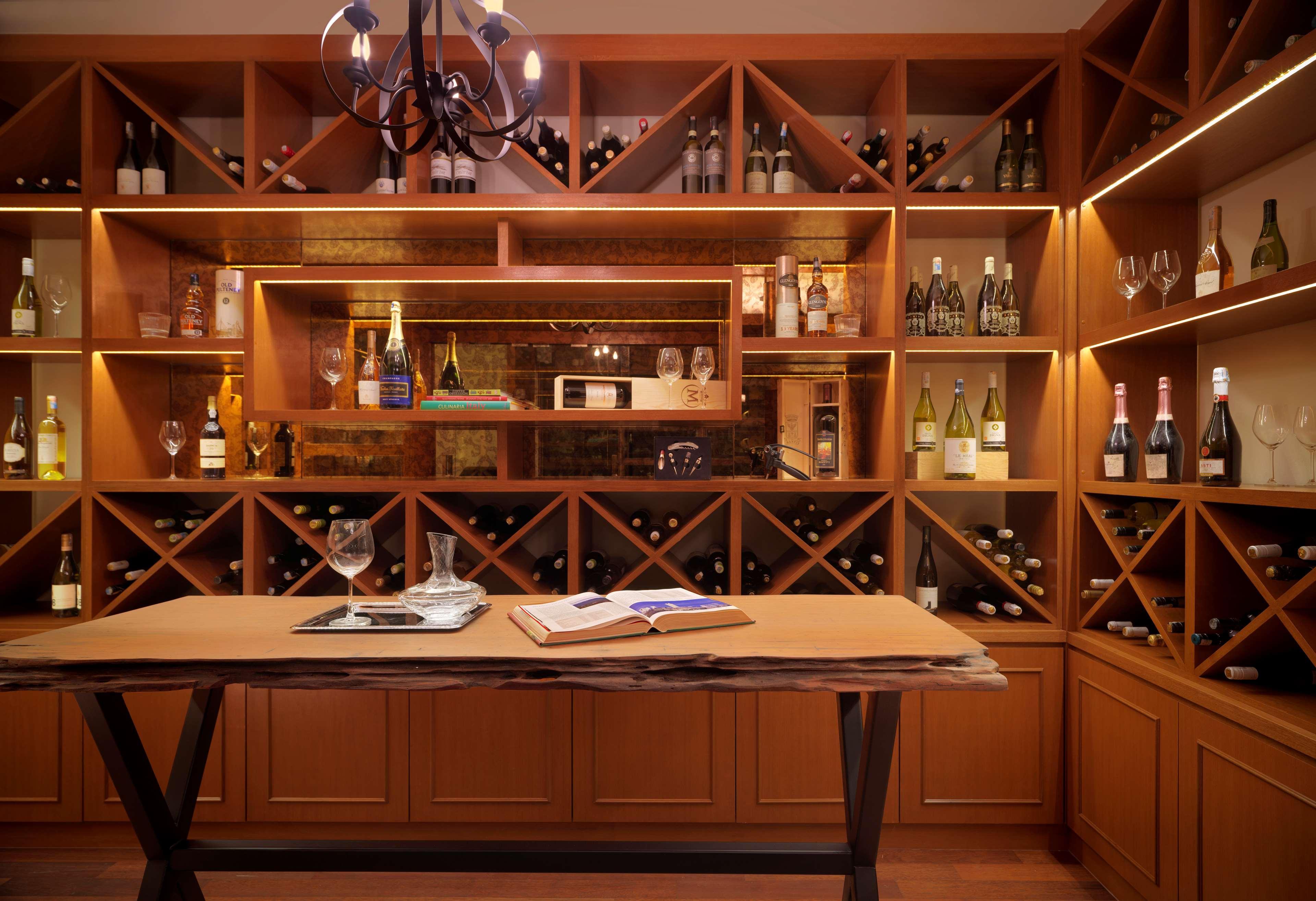 Hyatt Regency Kuantan Resort Exterior foto Wine cellar