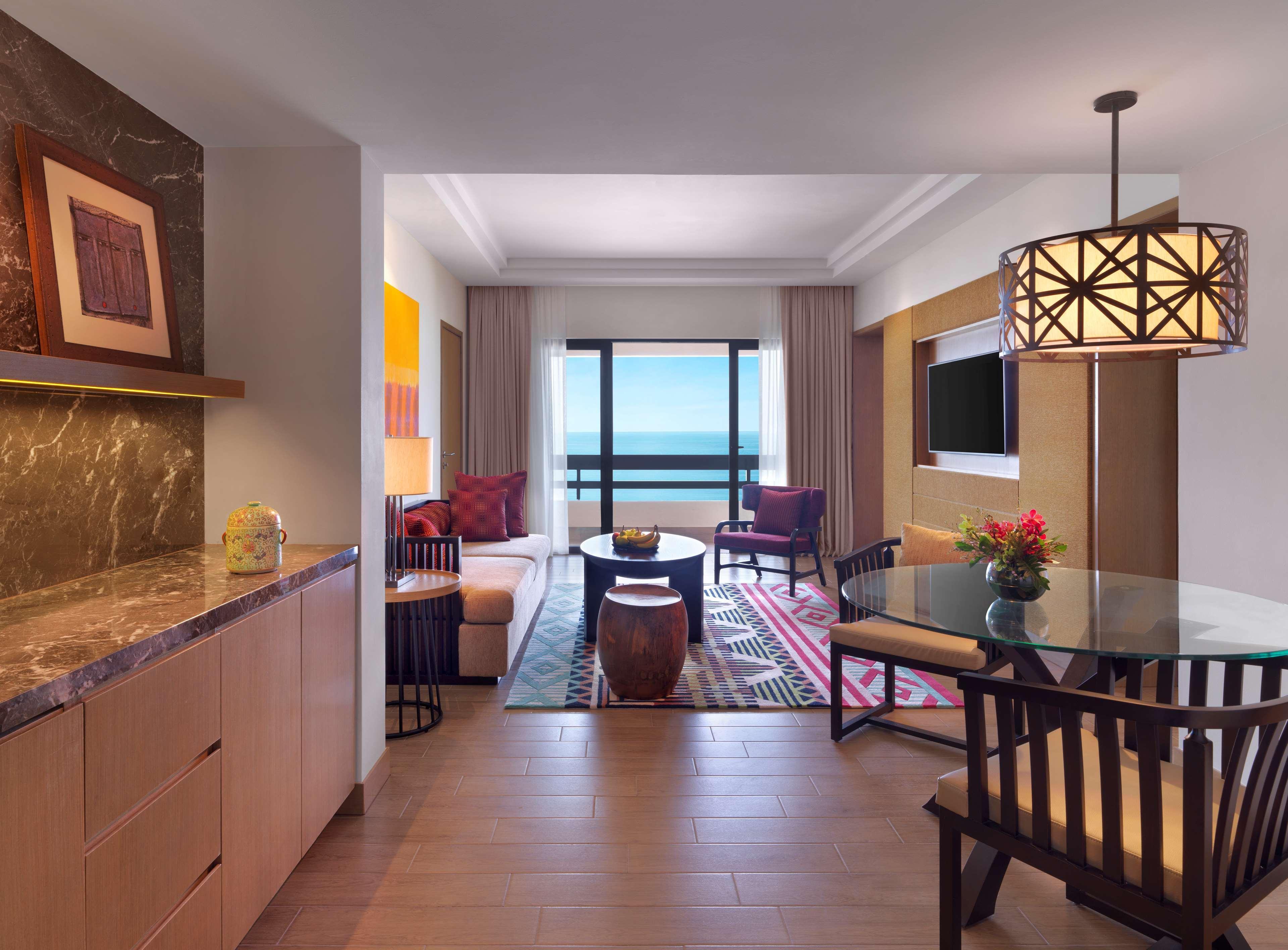 Hyatt Regency Kuantan Resort Exterior foto A suite at the W Maldives