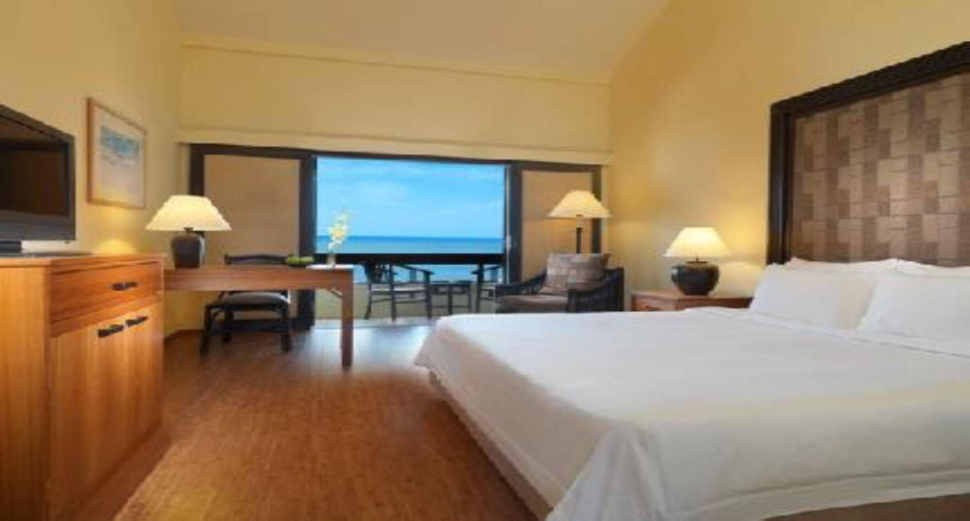 Hyatt Regency Kuantan Resort Exterior foto A room at the hotel